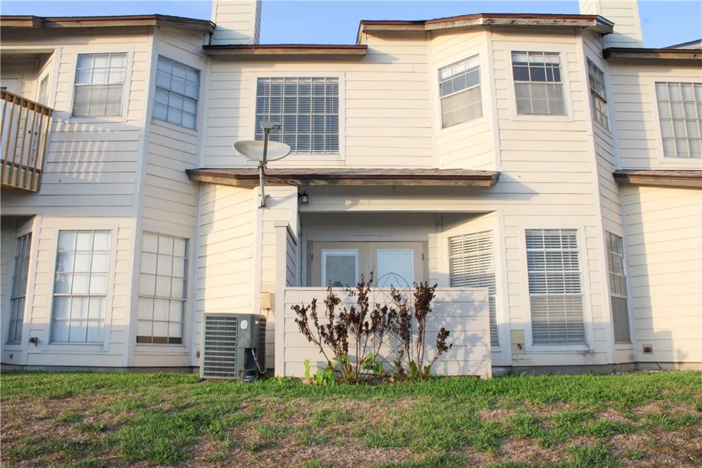 1001 W Bayview Boulevard #C Portland, TX 78374
