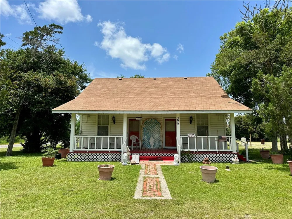 322 S 7th Street Skidmore, TX 78389