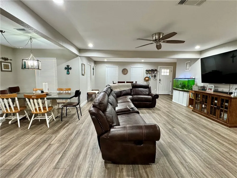 626 Fm 1358 Three Rivers, TX 78071