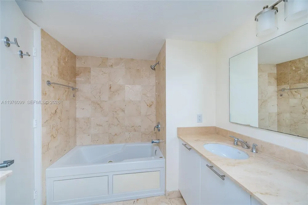 1800 Bayshore Dr #2503 Miami, FL 33132