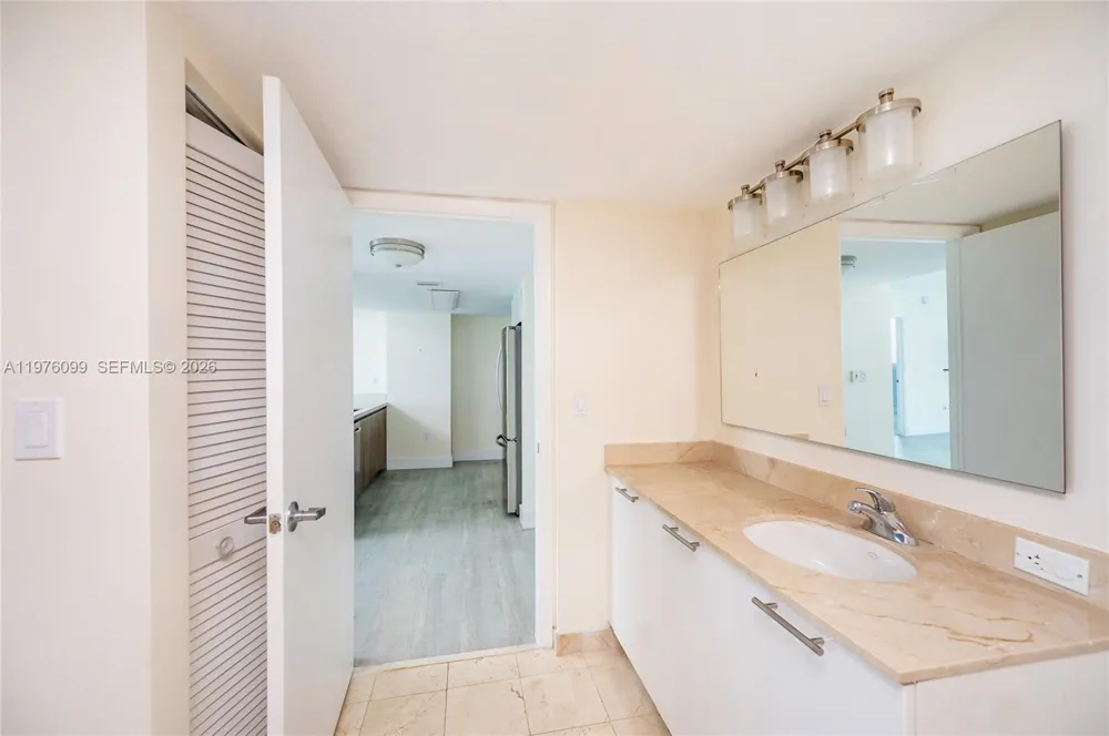 1800 Bayshore Dr #2503 Miami, FL 33132
