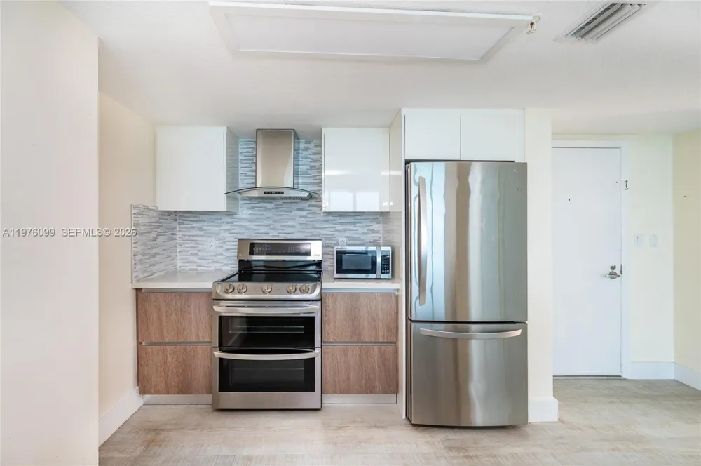 1800 Bayshore Dr #2503 Miami, FL 33132