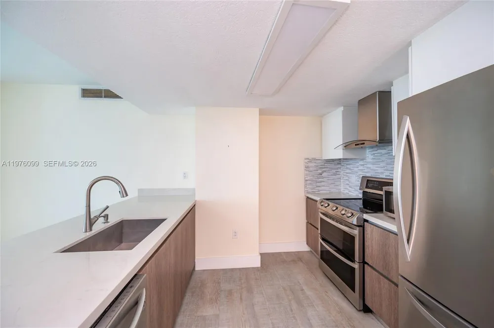 1800 Bayshore Dr #2503 Miami, FL 33132