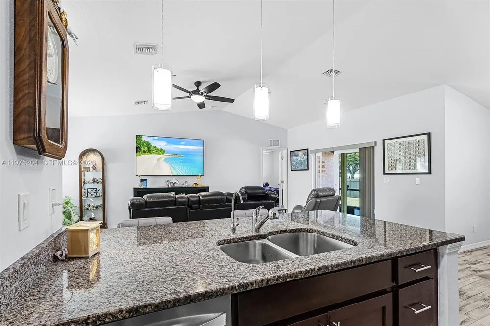9032 Meadow Circle La Belle, FL 33935