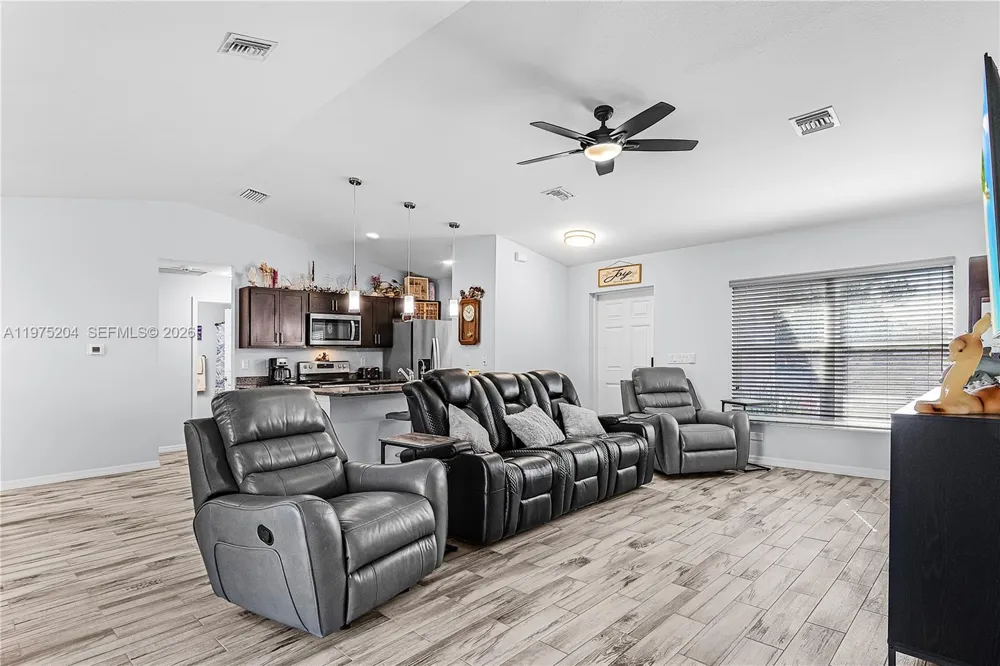 9032 Meadow Circle La Belle, FL 33935