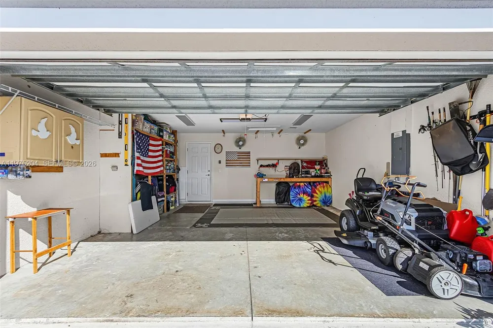 9032 Meadow Circle La Belle, FL 33935