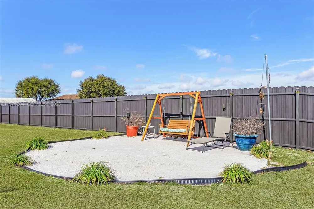 9032 Meadow Circle La Belle, FL 33935