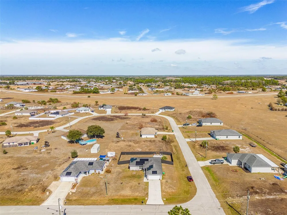 9032 Meadow Circle La Belle, FL 33935