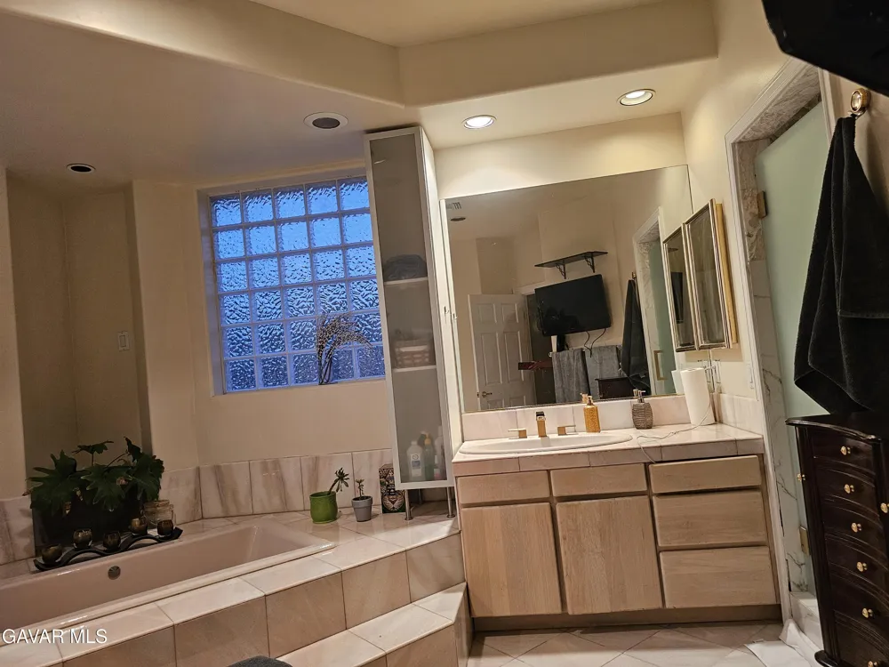 143 W Avenue S 14 Palmdale, CA 93551