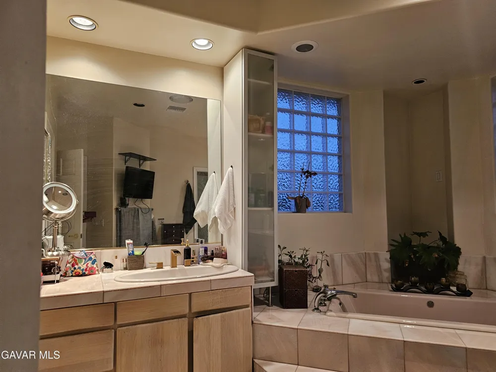 143 W Avenue S 14 Palmdale, CA 93551