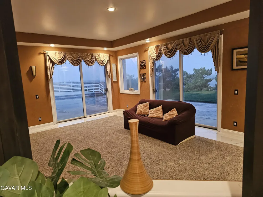 143 W Avenue S 14 Palmdale, CA 93551
