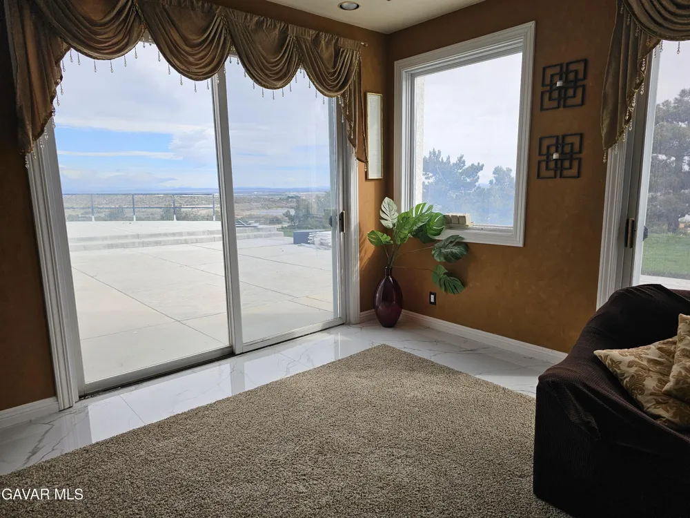 143 W Avenue S 14 Palmdale, CA 93551