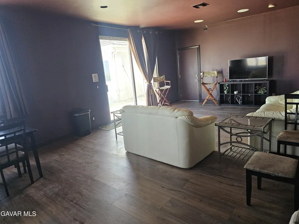 143 W Avenue S 14 Palmdale, CA 93551