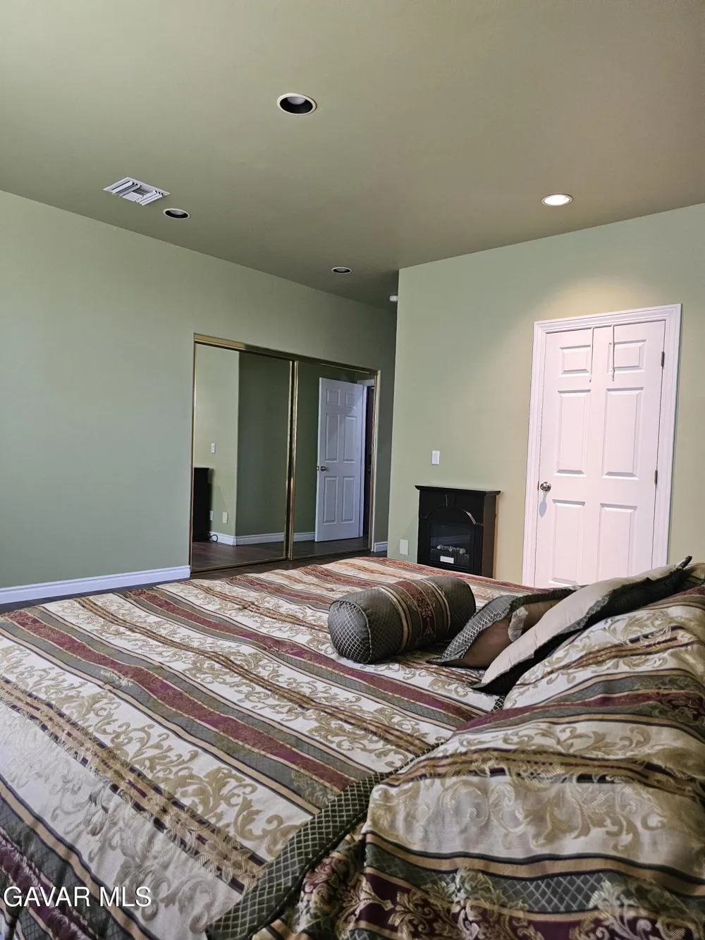 143 W Avenue S 14 Palmdale, CA 93551