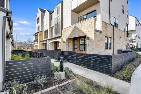 3905 Vantage Drive
