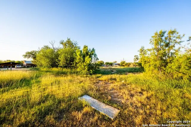 83 COUSER BLVD Charlotte, TX 78011