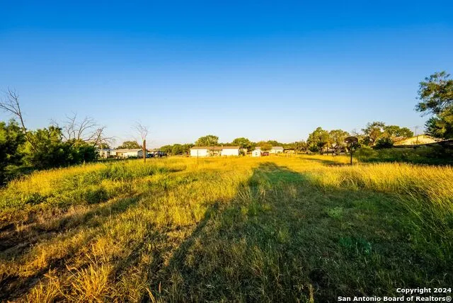 83 COUSER BLVD Charlotte, TX 78011