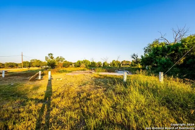 83 COUSER BLVD Charlotte, TX 78011