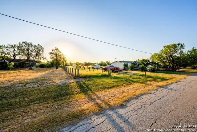 83 COUSER BLVD Charlotte, TX 78011