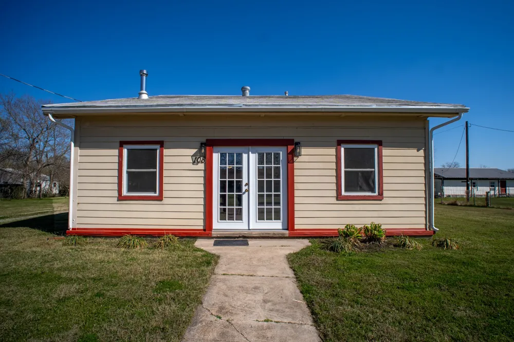 108 S Avenue C Wortham, TX 76693