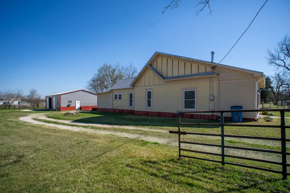 108 S Avenue C Wortham, TX 76693