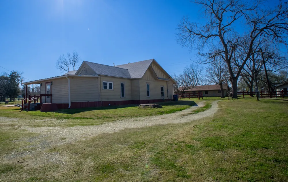 108 S Avenue C Wortham, TX 76693