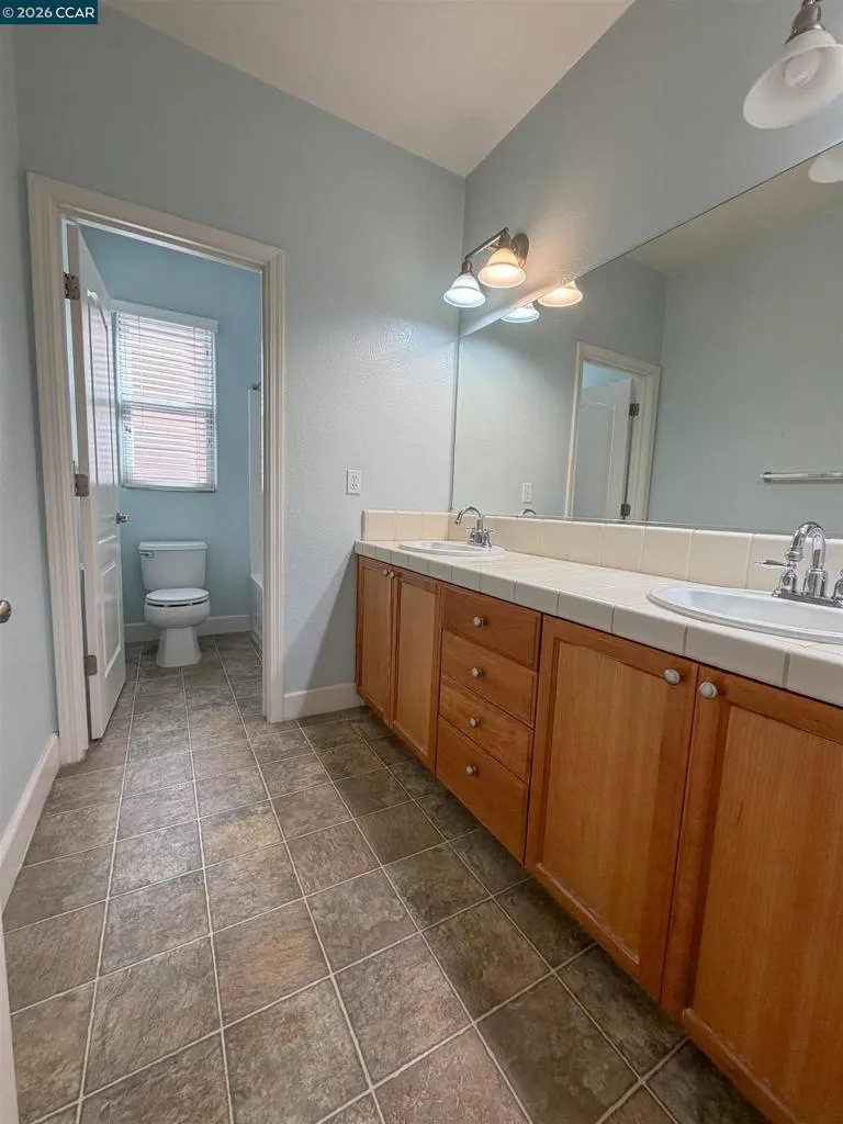 3198 S Front St Hercules, CA 94547