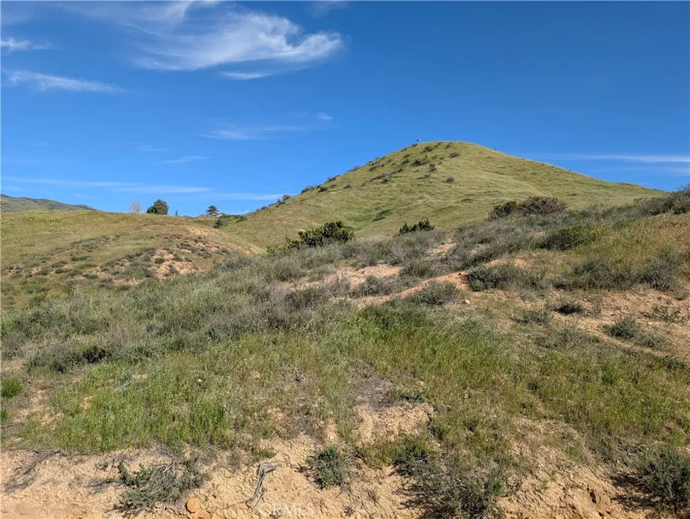8401 Sierra Highway Agua Dulce, CA 91390