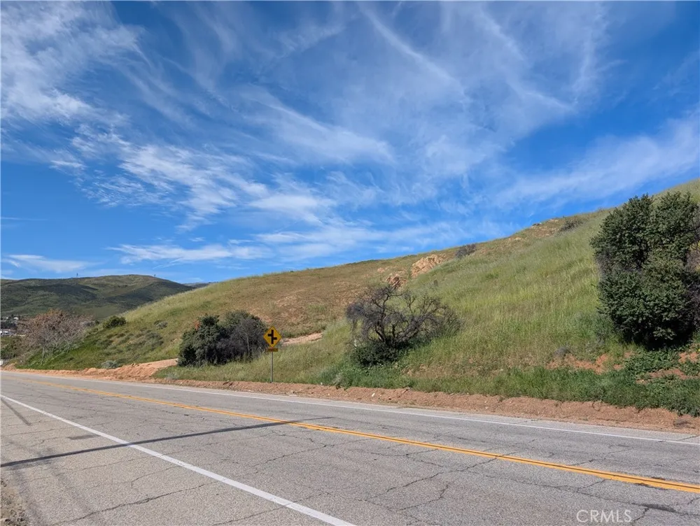 8401 Sierra Highway Agua Dulce, CA 91390
