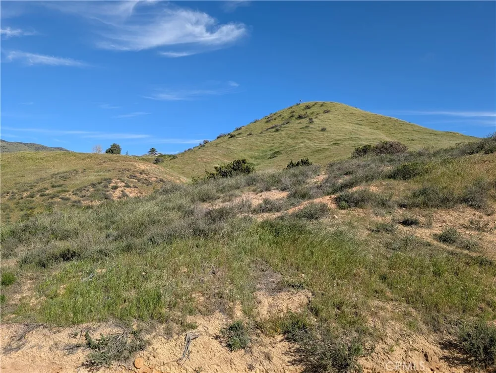 8401 Sierra Highway Agua Dulce, CA 91390