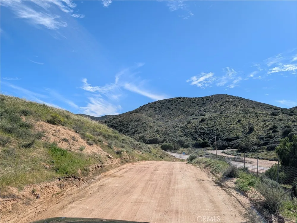 8401 Sierra Highway Agua Dulce, CA 91390