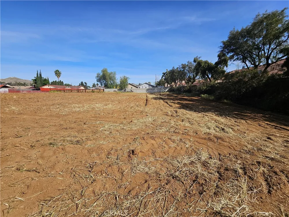 24208 Dracaea Moreno Valley, CA 92553
