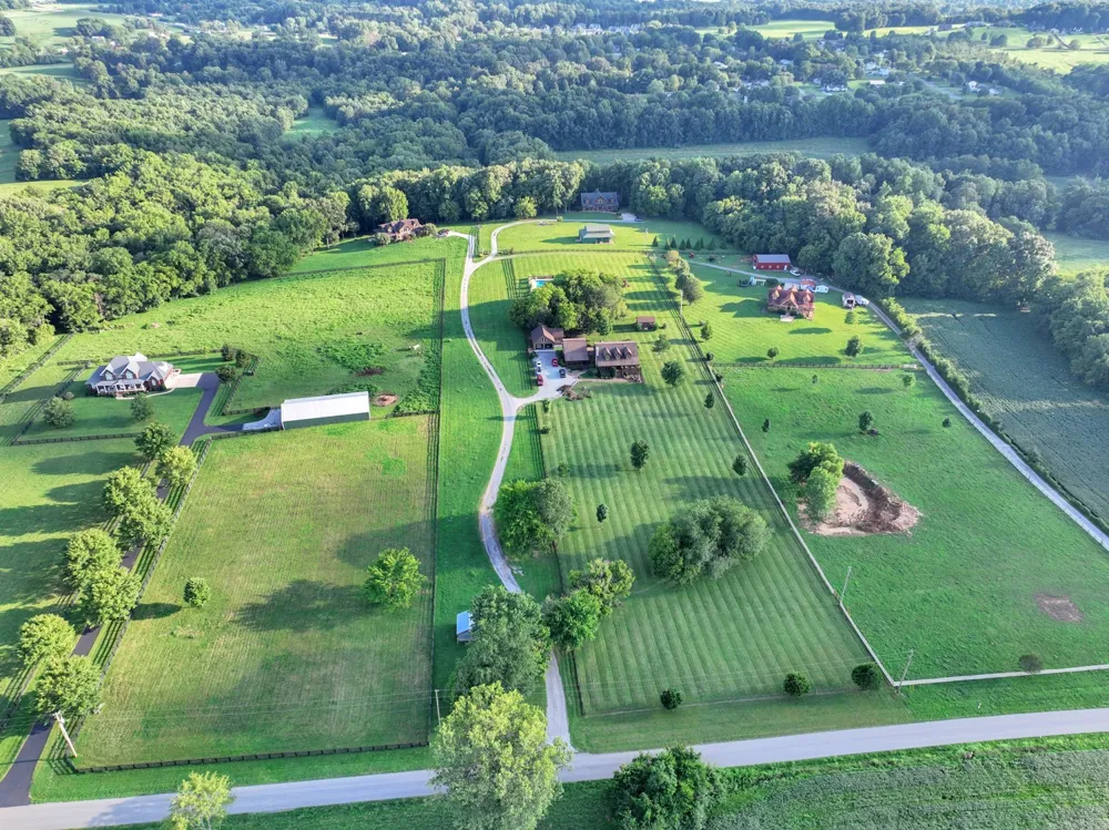 8265 Guthrie Rd Cross Plains, TN 37049