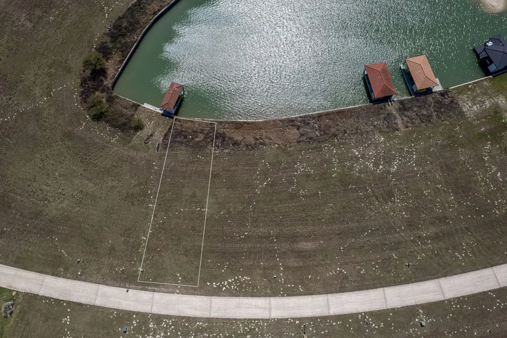 296 E Lago Loop Road Port O Connor, TX 77982