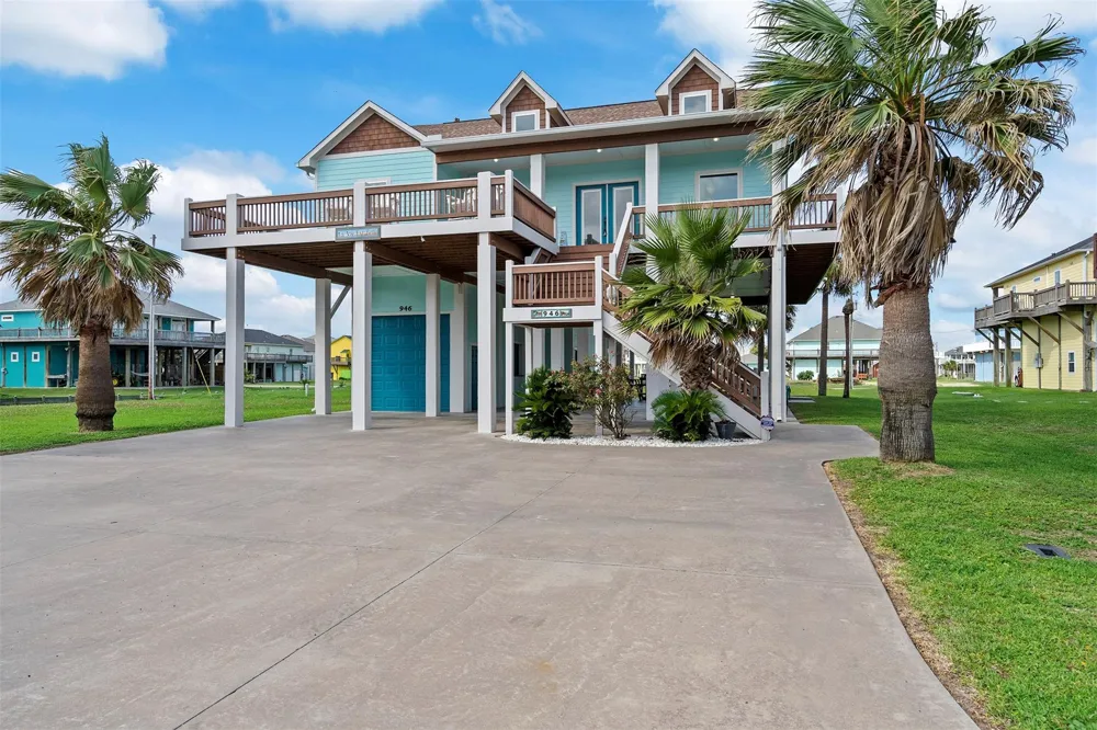 946 Raymond Port Bolivar, TX 77650