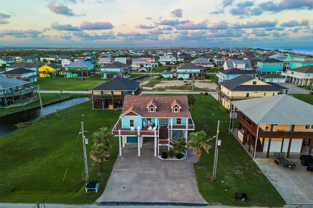 946 Raymond Port Bolivar, TX 77650