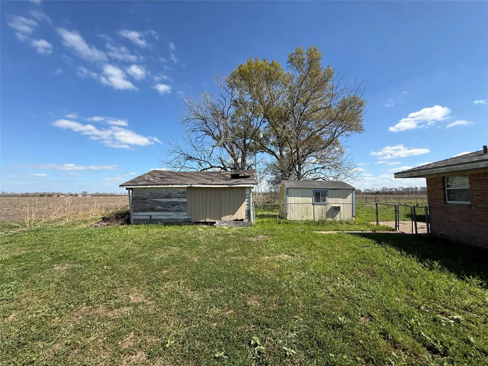 6616 County Road 225 East Bernard, TX 77435