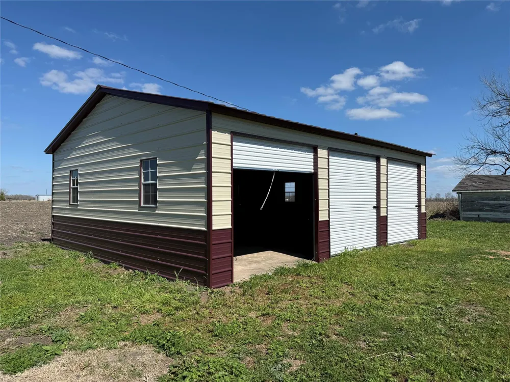 6616 County Road 225 East Bernard, TX 77435