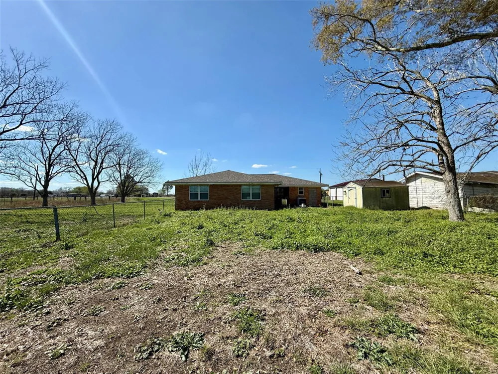 6616 County Road 225 East Bernard, TX 77435