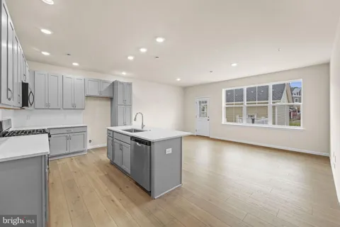 40 EIGHTH STREET