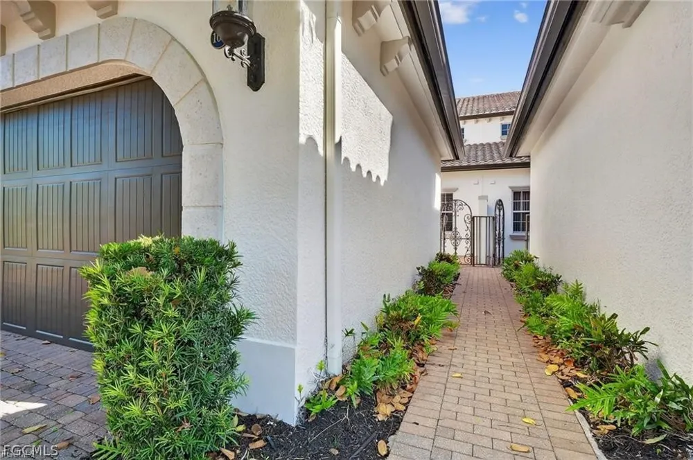 Montreux Lane #Bldg 4-102 Naples, FL 34114