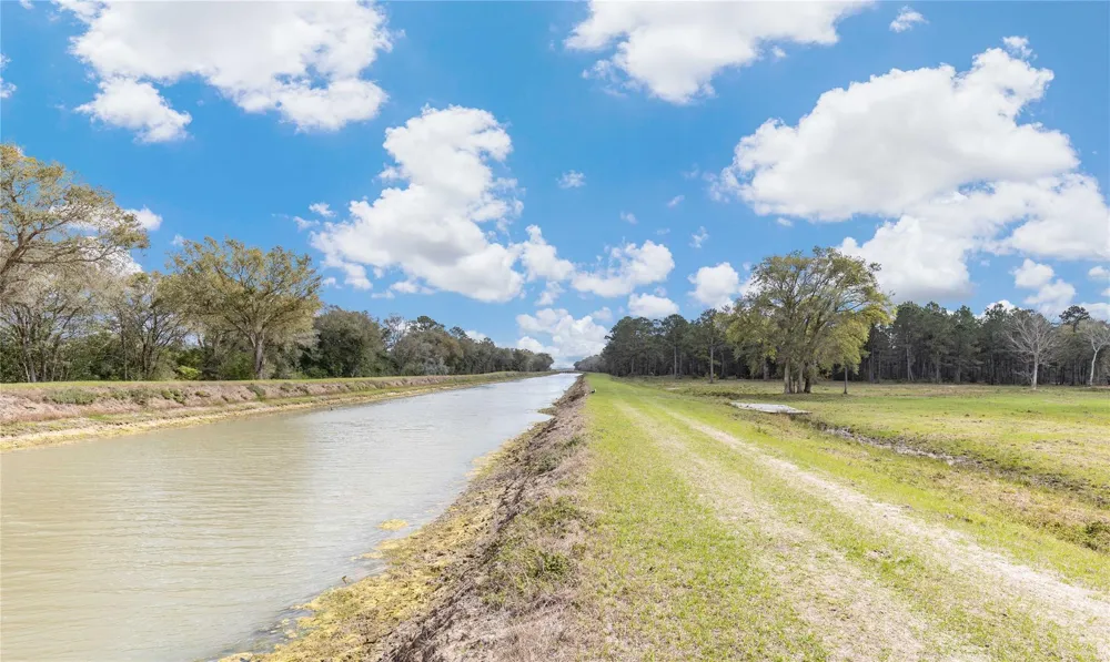 126 Highway 61 Devers, TX 77538