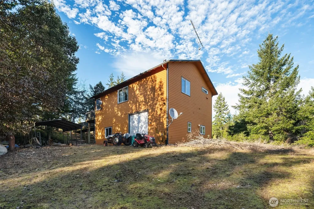 23611 W Ludvick Lake Drive Seabeck, WA 98380