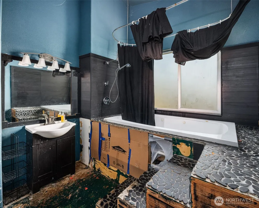 23611 W Ludvick Lake Drive Seabeck, WA 98380