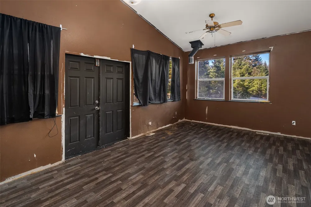 23611 W Ludvick Lake Drive Seabeck, WA 98380