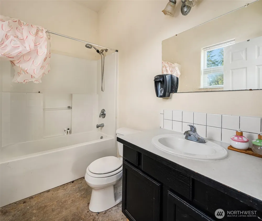 23611 W Ludvick Lake Drive Seabeck, WA 98380