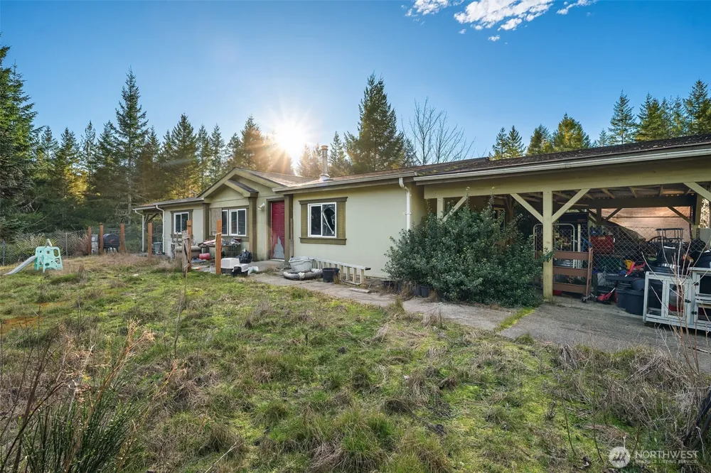 23611 W Ludvick Lake Drive Seabeck, WA 98380