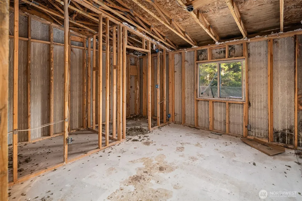 23611 W Ludvick Lake Drive Seabeck, WA 98380