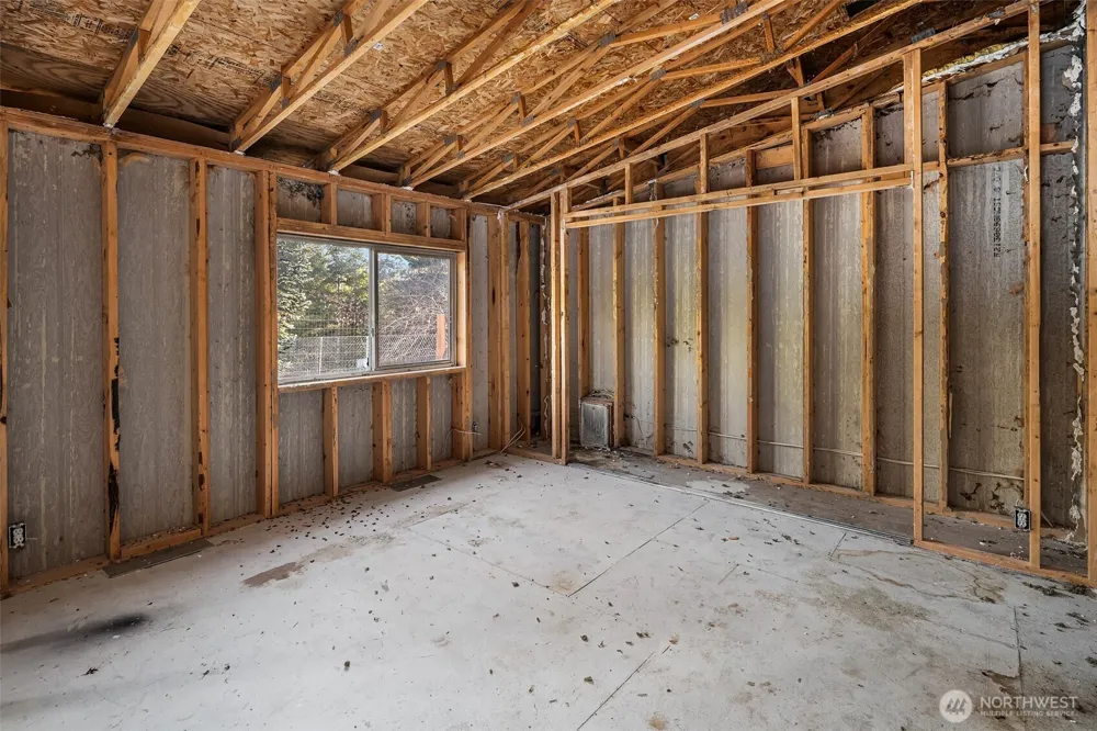 23611 W Ludvick Lake Drive Seabeck, WA 98380