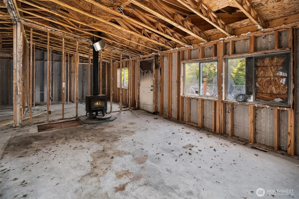 23611 W Ludvick Lake Drive Seabeck, WA 98380
